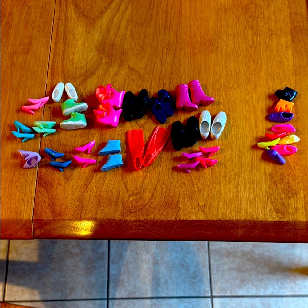Barbie Doll Shoes set of 18 and some singles